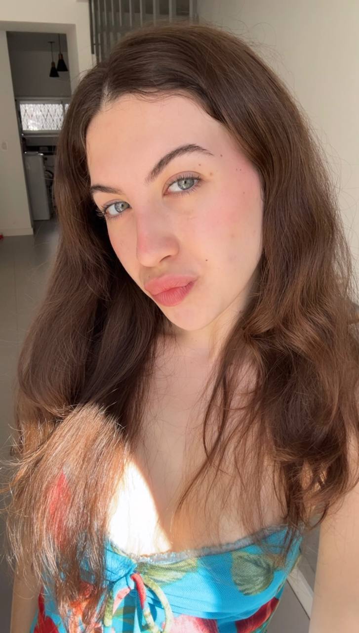 Nude girl Amber in Kerman