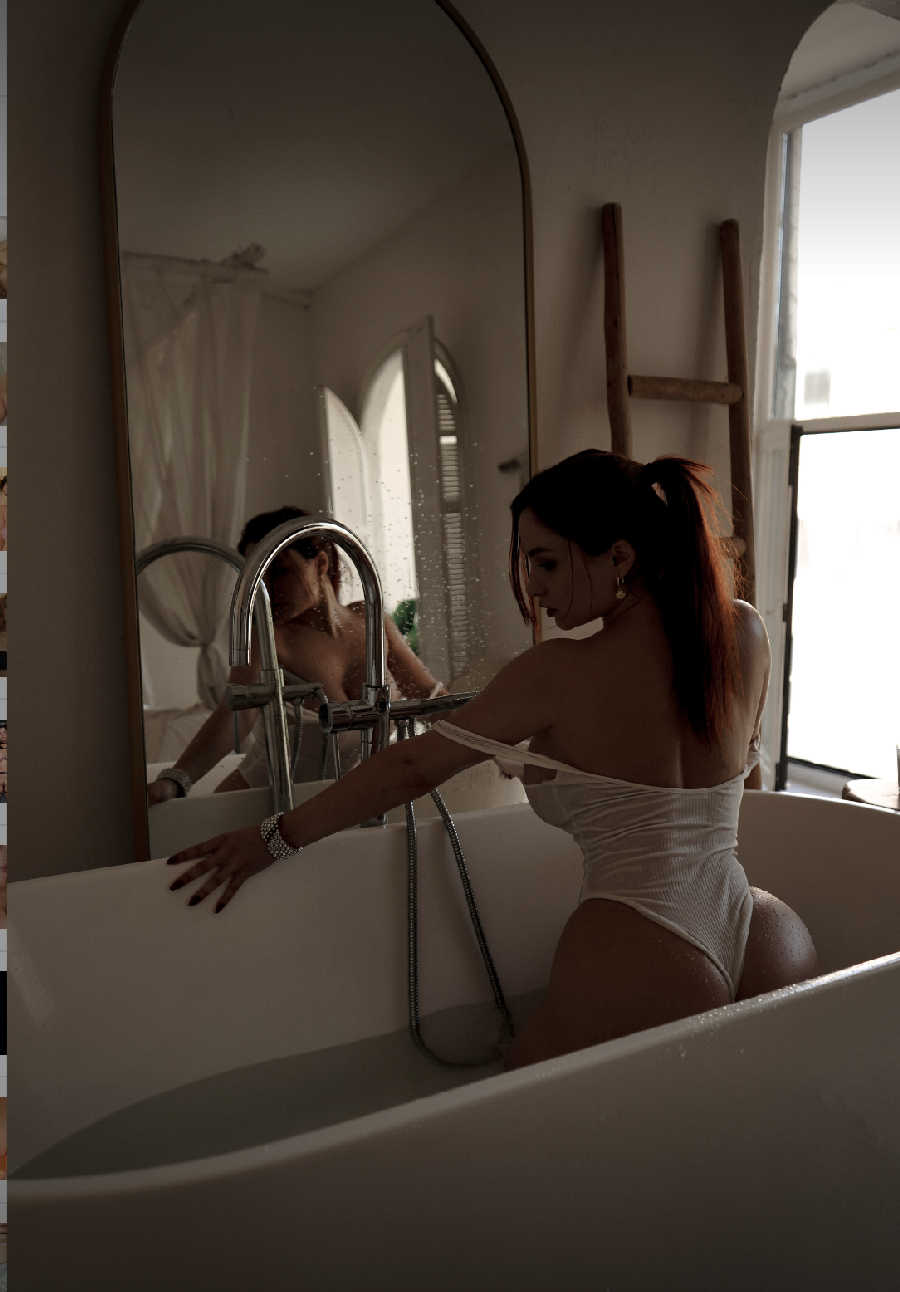 A playful frame from Miranda Faith nude — online in Kerman