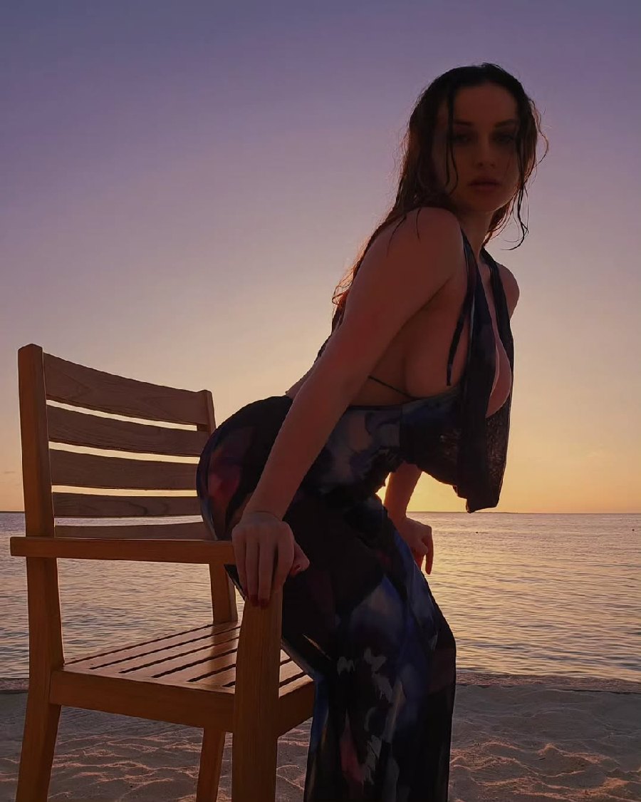 Sexy girl Miranda Faith nude in Kerman