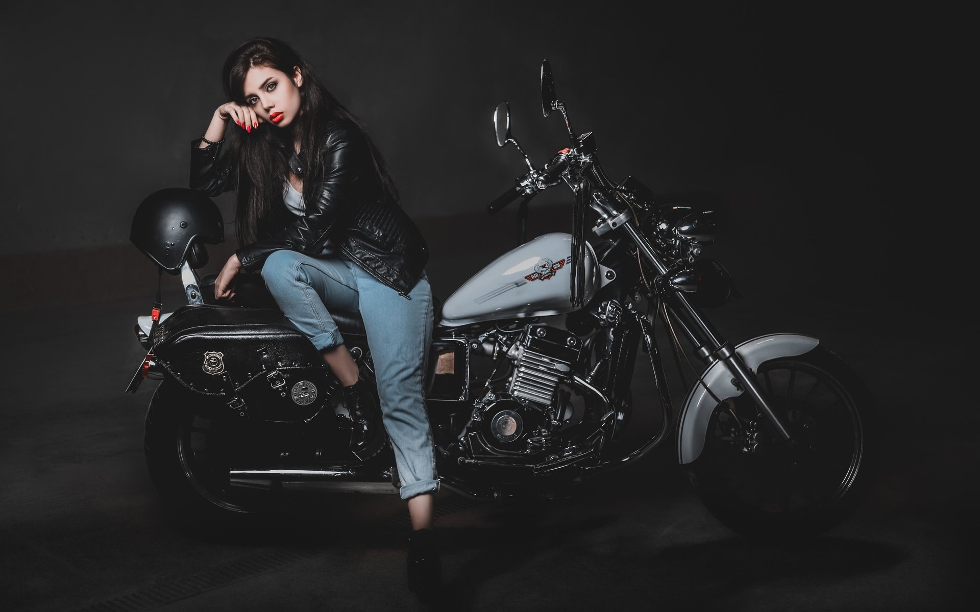 Biker girls: style and drive in Kerman