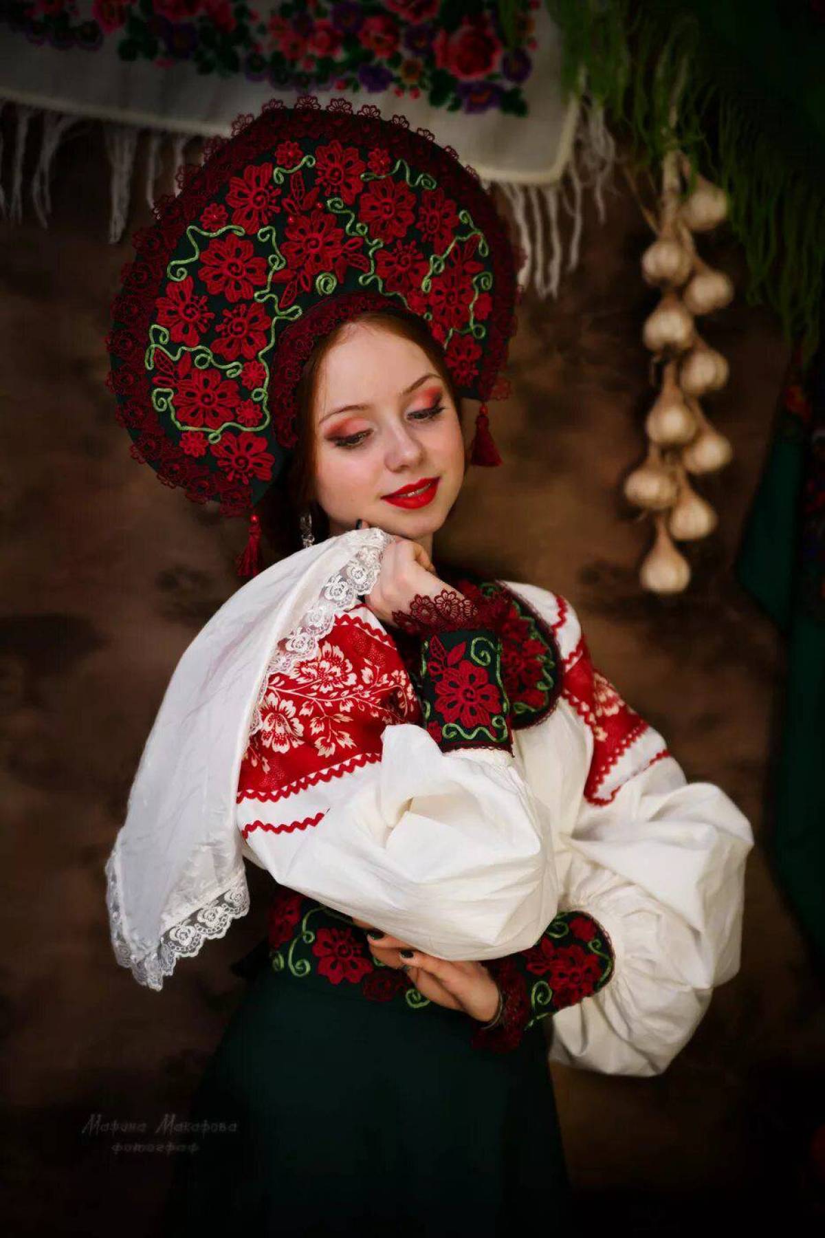 Women in Slavic costumes underwear in Kerman