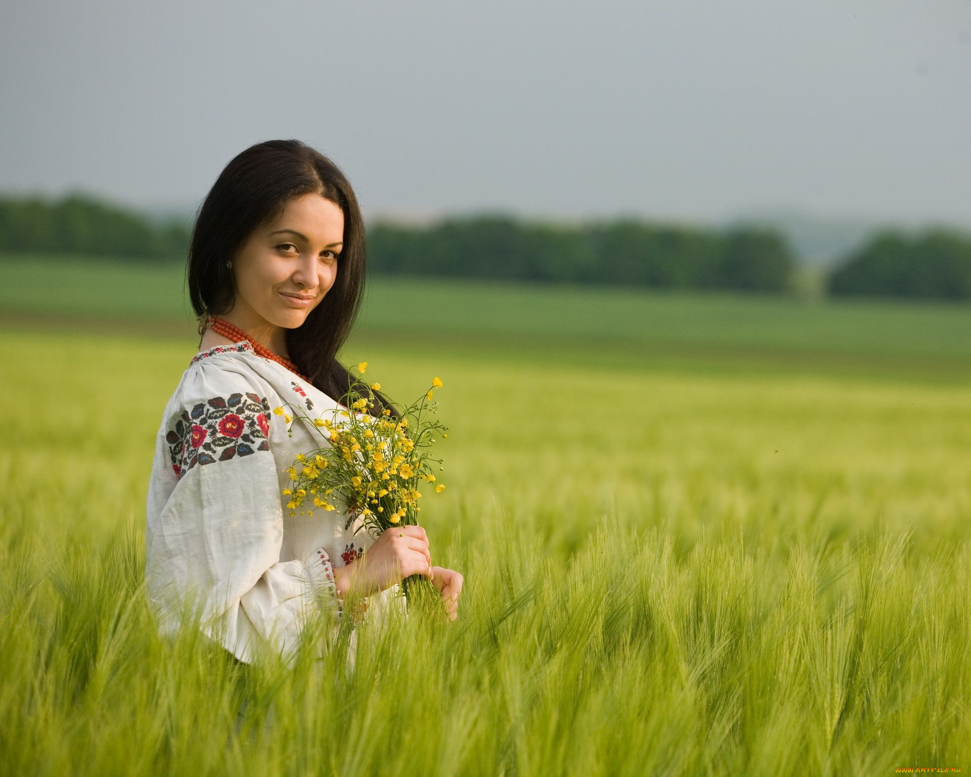 Women in Slavic costumes in Kerman