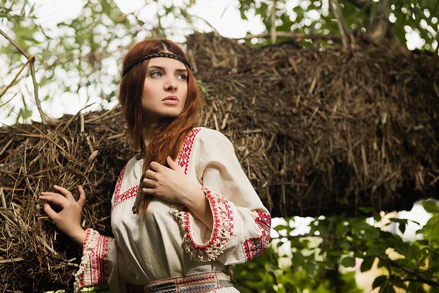 Women in Slavic costumes in Kerman