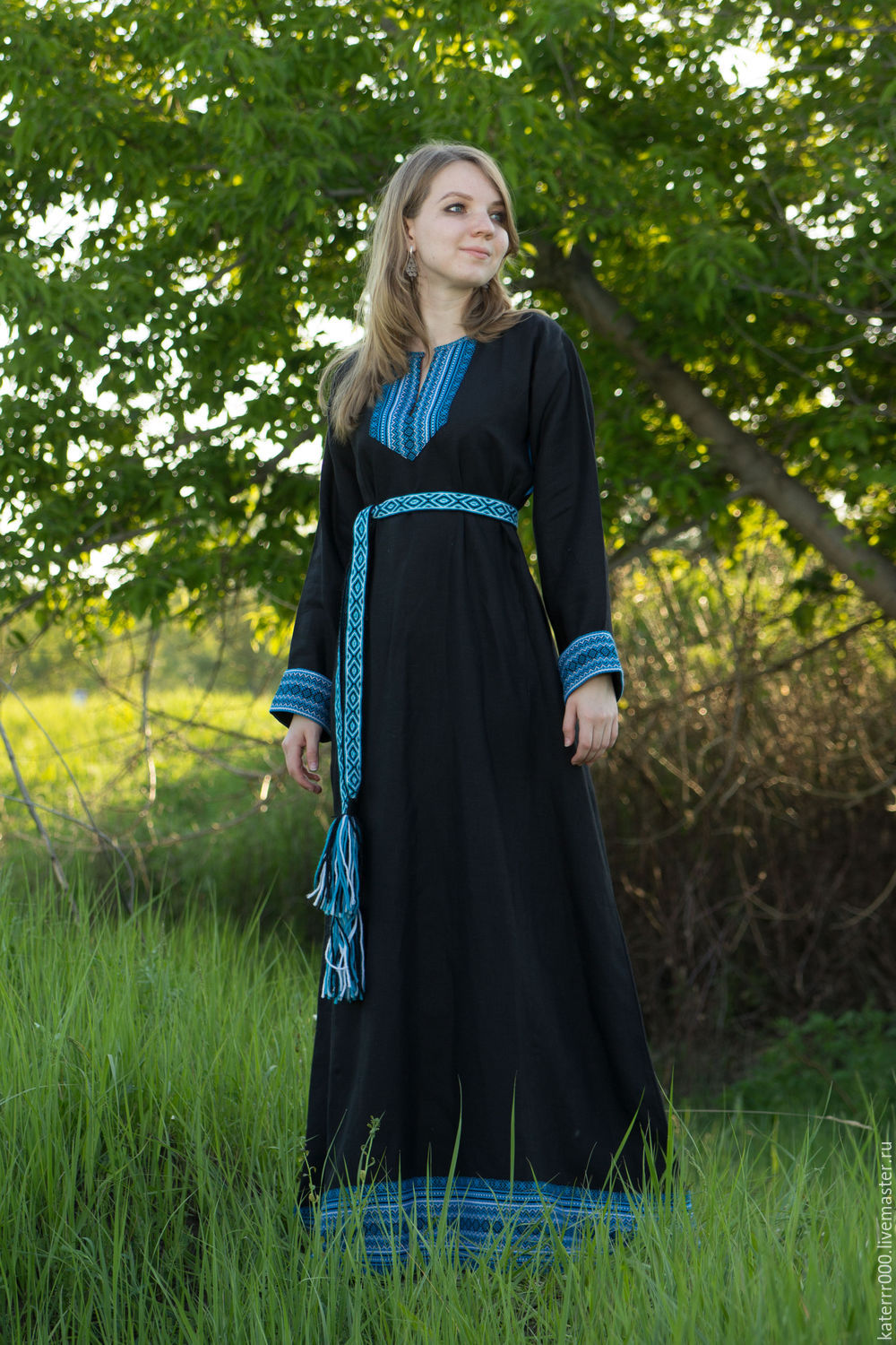 Women in Slavic costumes in Kerman