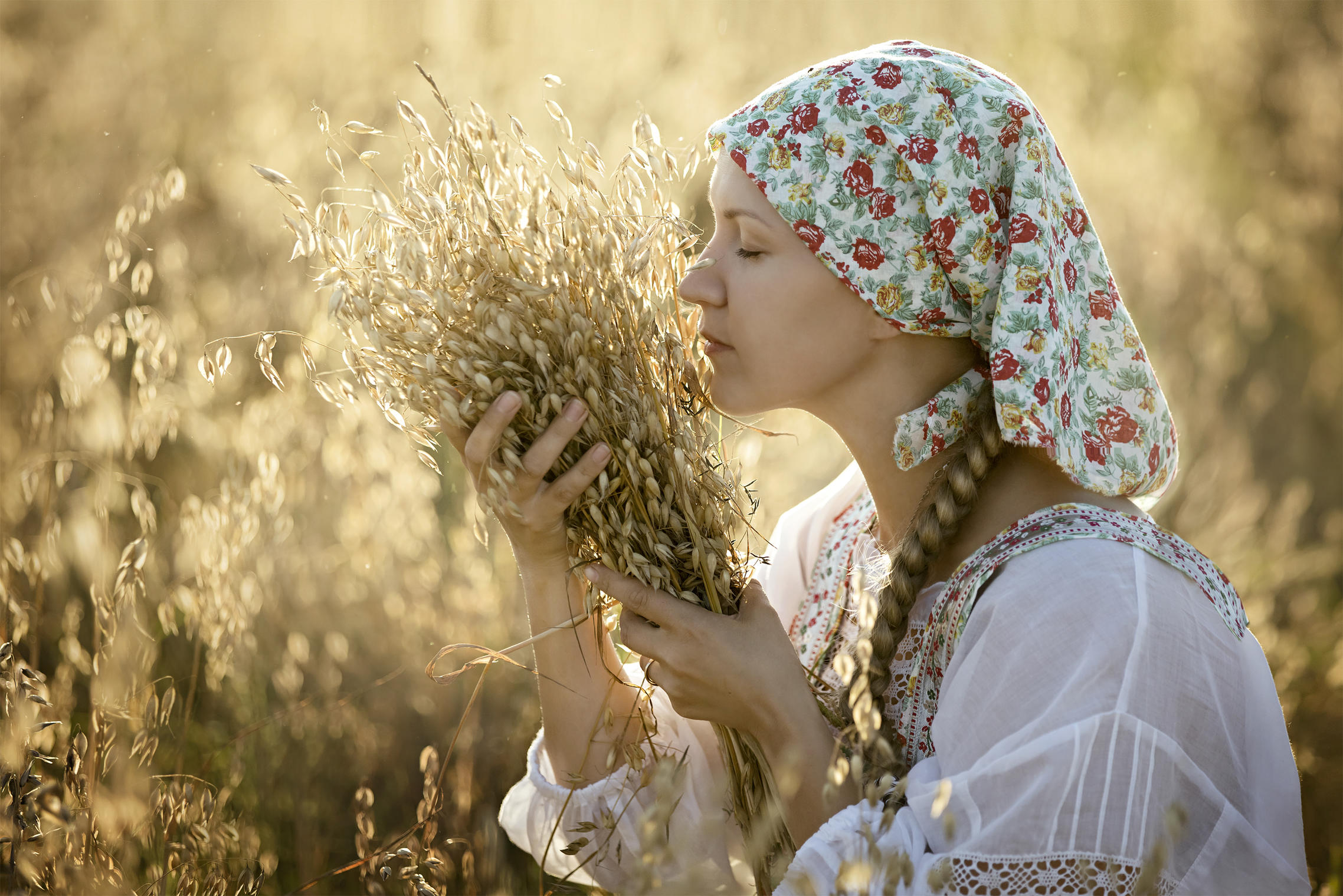 Photo Women in Slavic costumes in Kerman