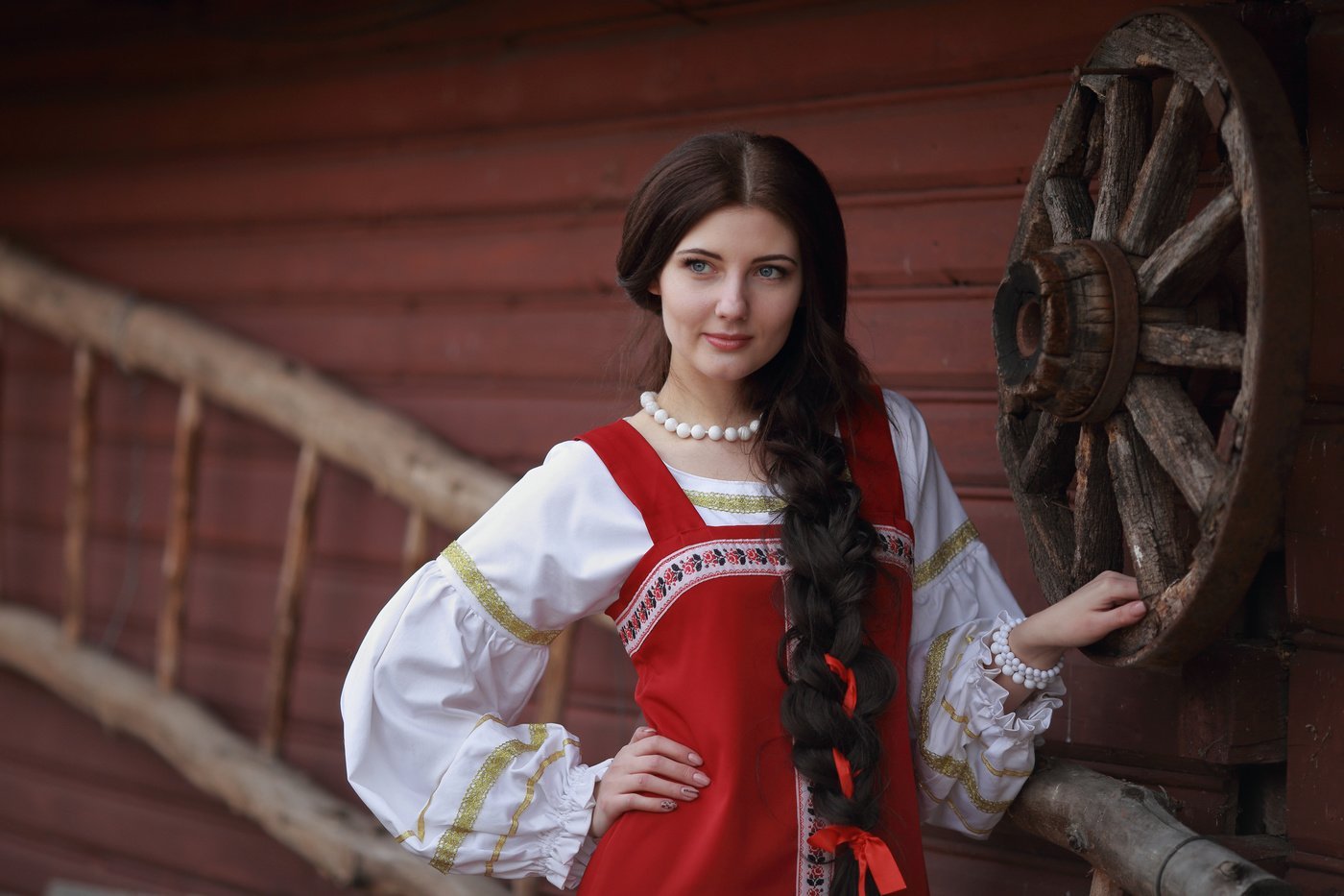 Girls in Slavic costumes in Kerman