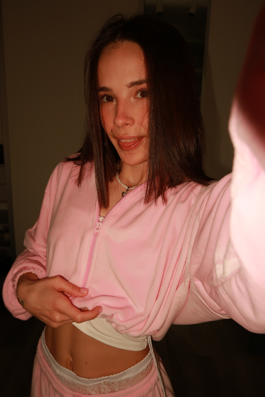 Tina brings the glow — live moments in Kerman